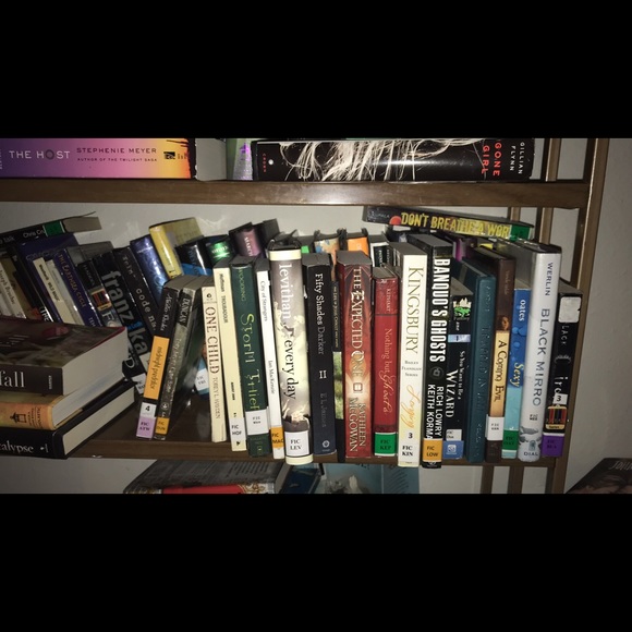 Books - Picture 3 of 6